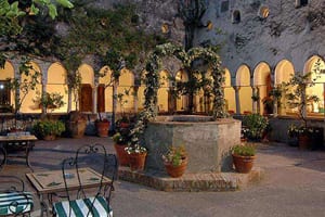 Kloster fra 1200-tallet i Amalfi